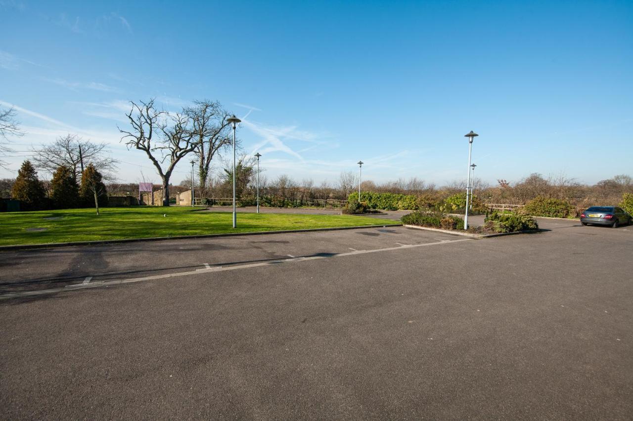 Berwick Manor Hotel Rainham  Eksteriør billede