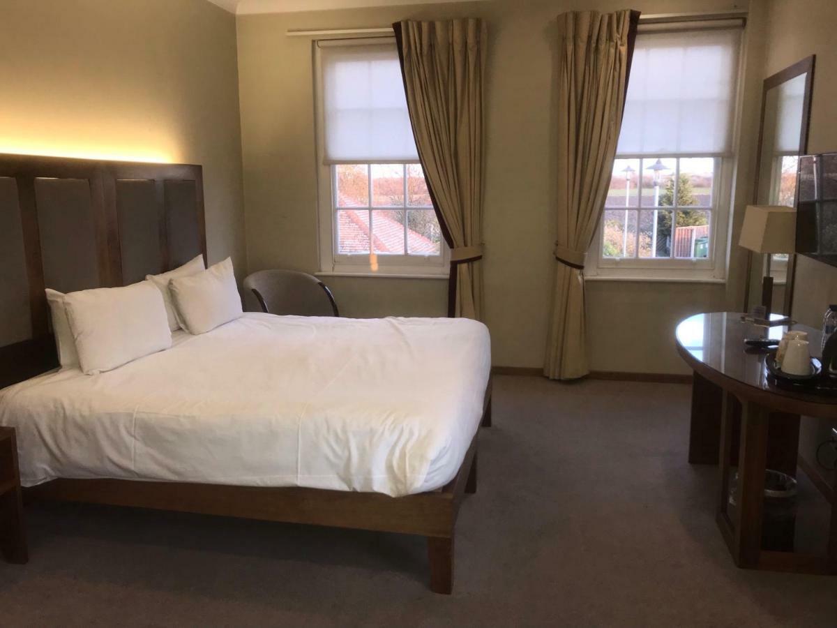 Berwick Manor Hotel Rainham  Eksteriør billede
